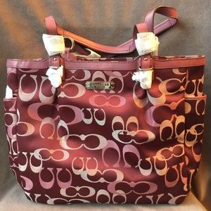 COACH Signature Tote, Wine, NWT (19-154)